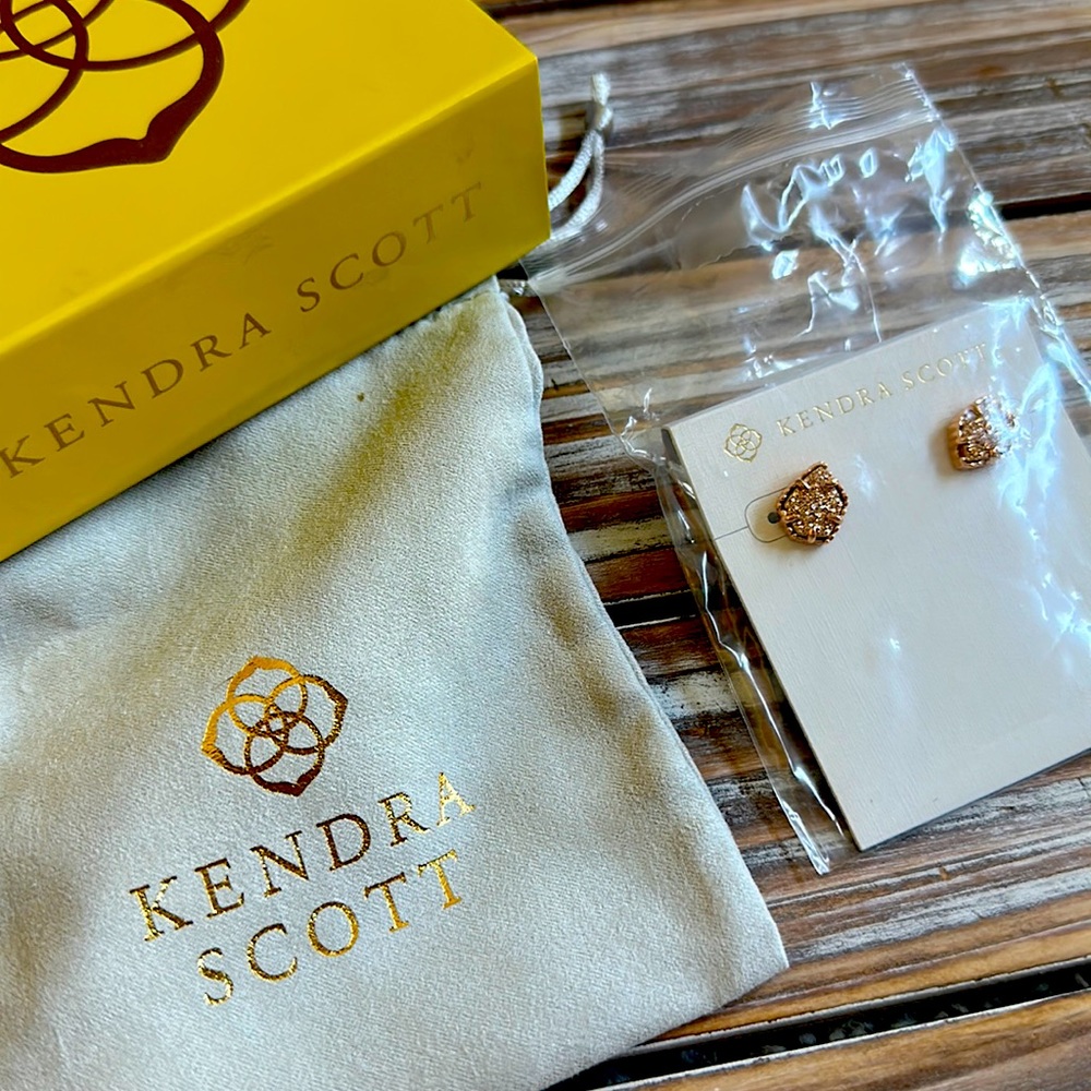 Kendra Scott women’s earrings rose gold new with tags - never worn rose gold